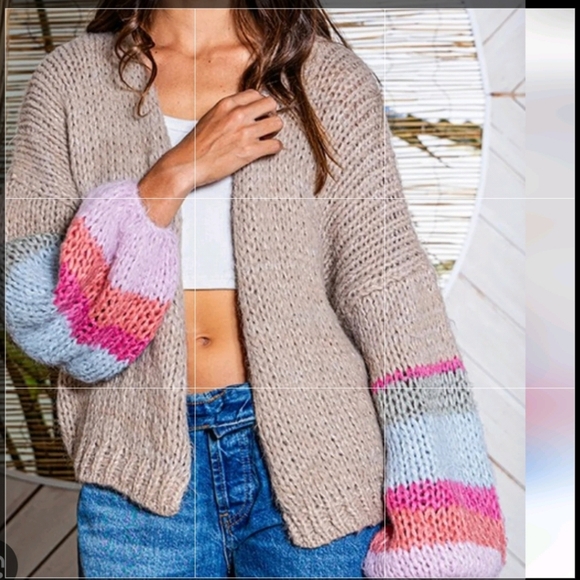 BUCKETLIST Sweaters - BUCKETLIST Size Medium Tan Color Block Sleeve Cardigan